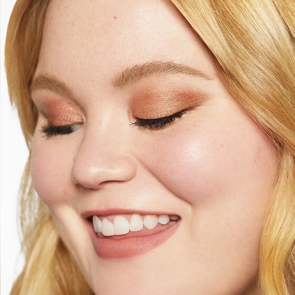 Rare Beauty All of the Above Weightless Shadow Stick in shade Growth - Picture 4 of 12